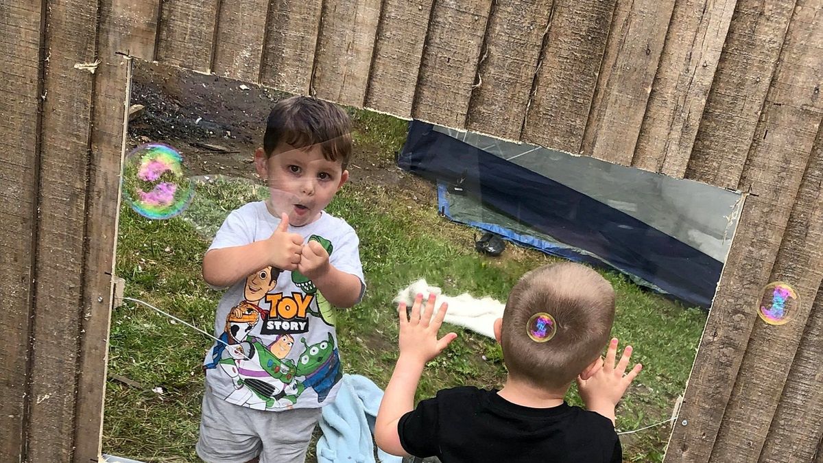 Kwarantanna rozdzieliła przyjaciół. Rodzice znaleźli sposób