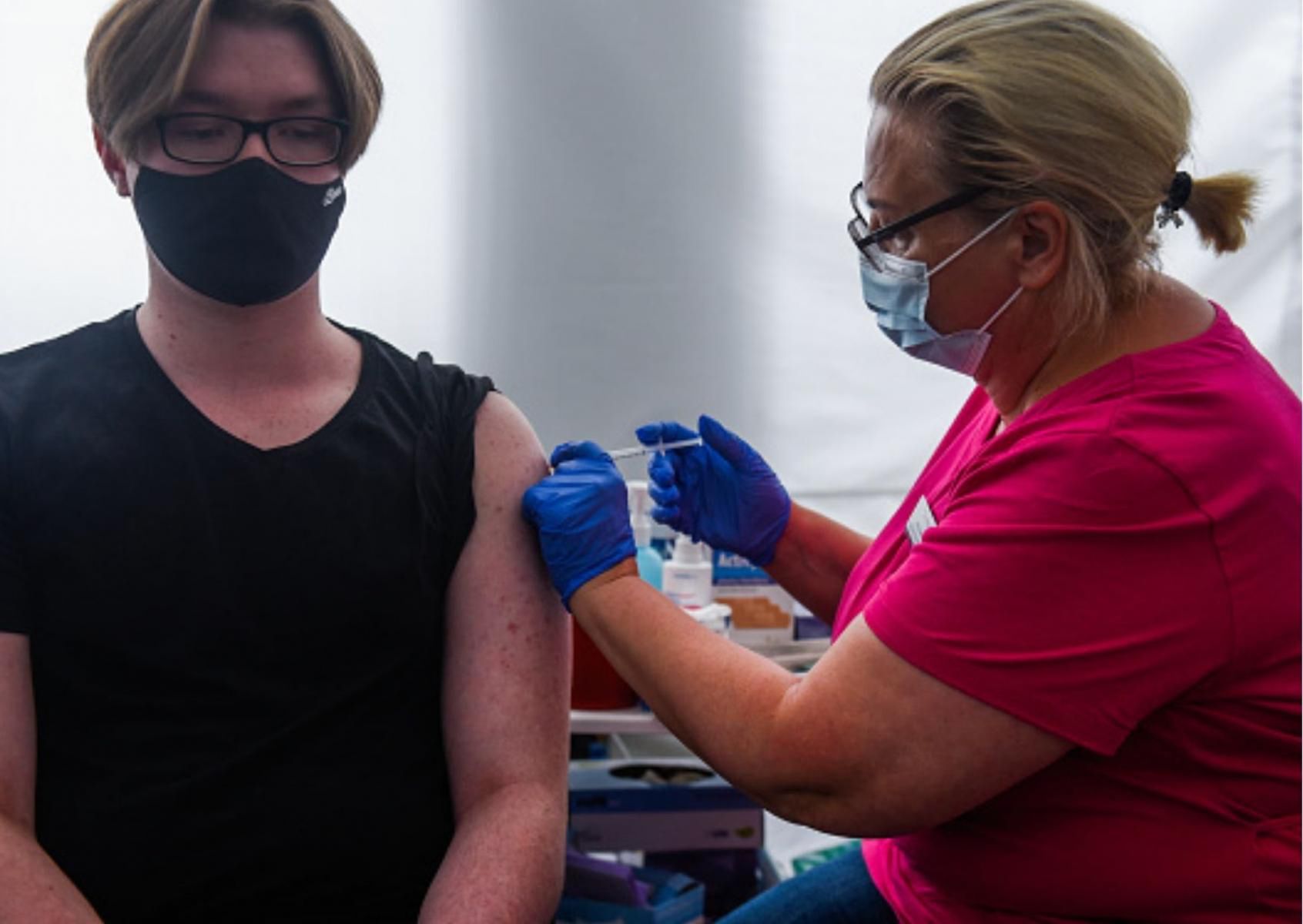  Szczepionki na COVID-19 powiększają węzły chłonne