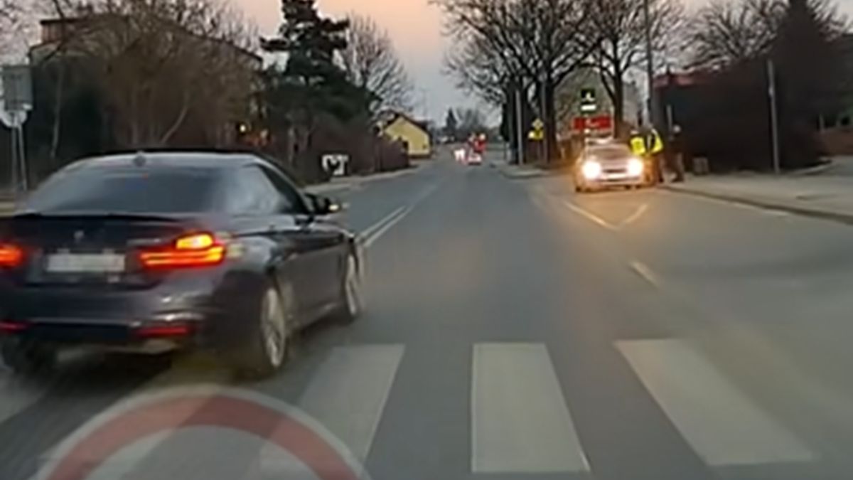 Kierowca wyprzedził pojazd na pasach. Szybko został zatrzymany  