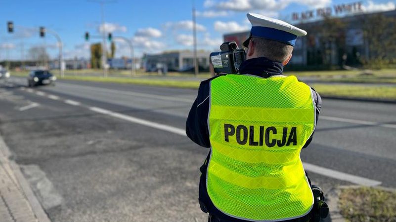 Policjant z "suszarką"