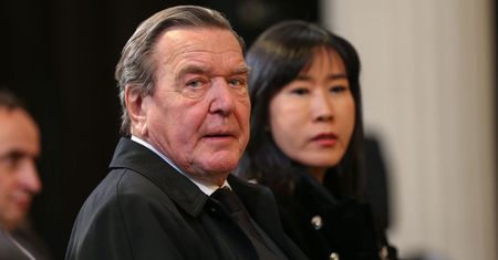 Schroeder znów w Moskwie. Oficjalnie jest na wakacjach, nieoficjalny powód wizyty jest inny