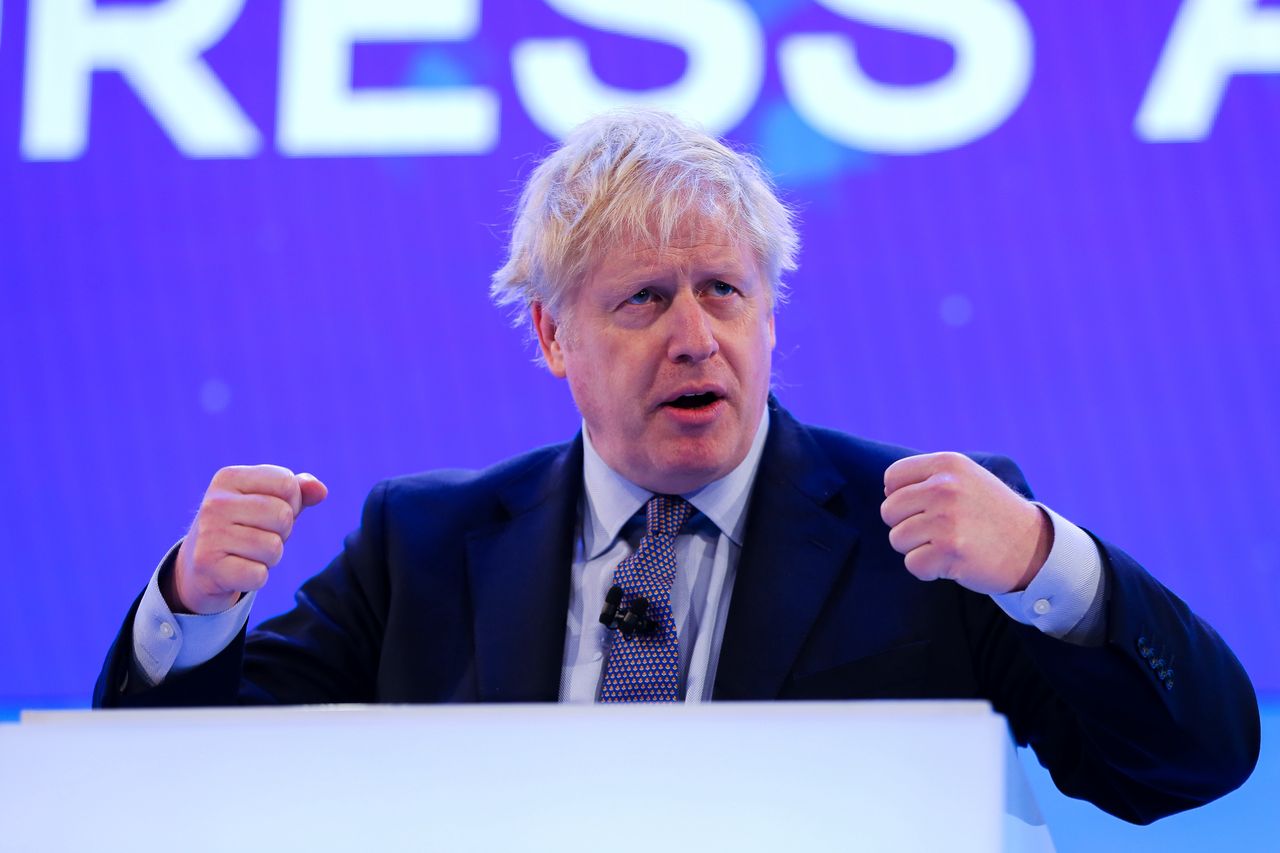 Koronawirus w Europie. Boris Johnson wraca do pracy