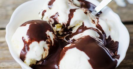 Lody waniliowe light bez dodatku cukru, z polewą czekoladową