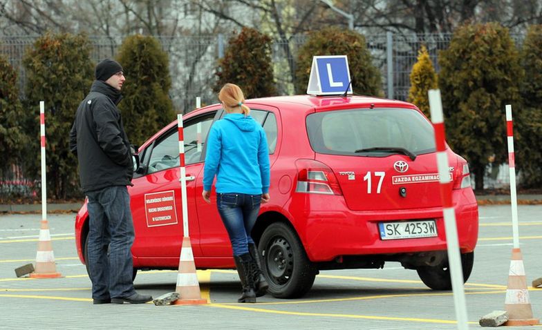 Słaba zdawalność egzaminu teoretycznego na prawo jazdy