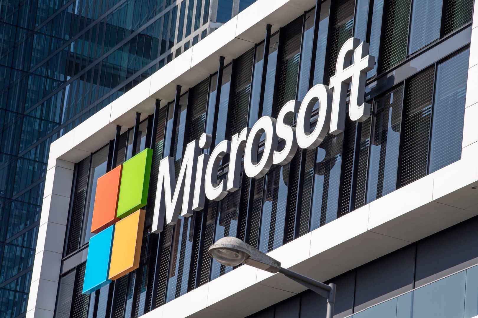Microsoft potwierdza: zaatakowano systemy informatyczne na Ukrainie