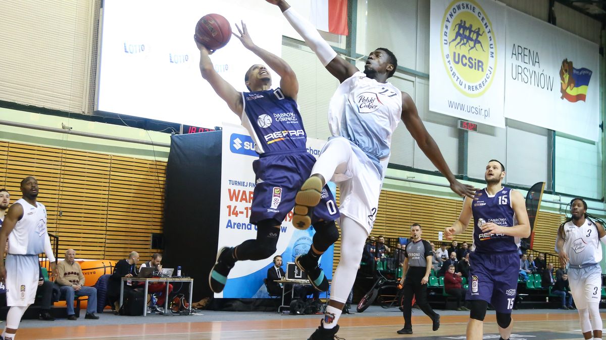 WP SportoweFakty / Adam Starszyński / Na zdjęciu: Adris De Leon kontra Cheikh Mbodj