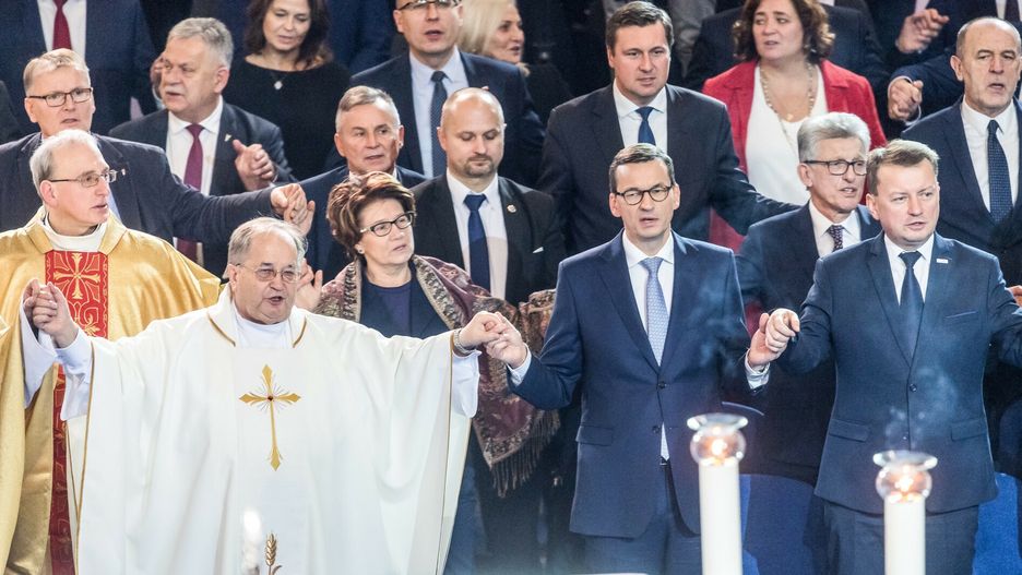 27. urodziny Radia Maryja01.12.2018 Torun, Arena Torun  Uroczystosci z okazji 27. rocznicy powstania Radia Maryja w Toruniu. We mszy wzieli udzial najwazniejsi politycy w kraju i ojciec Tadeusz Rydzyk  n/z ojciec Tadeusz Rydzyk, premier Mateusz Morawiecki, Mariusz Blaszczak  Fot. Jacek Piski/REPORTERJacek Piski/REPORTER