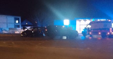Na łuku jezdni zjechał jeepem na przeciwny pas ruchu i doprowadził do zderzenia z renaultem