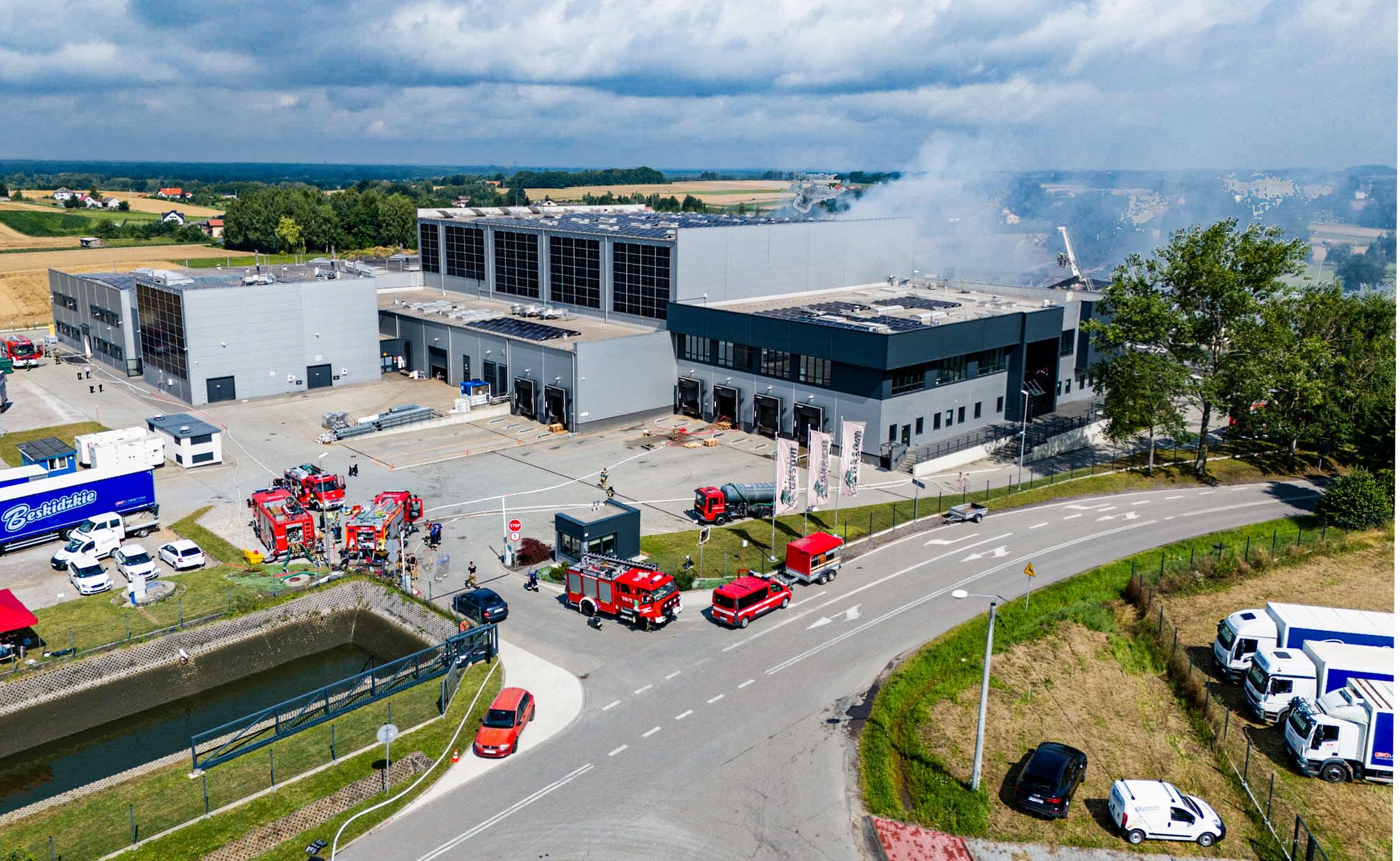 Producent paluszków odbudowuje się po pożarze
