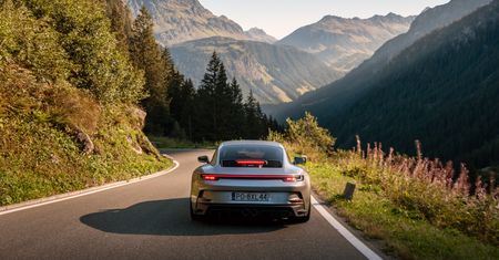 Test: Porsche 911 GT3 Touring to auto na podróże marzeń. Dlatego pojechałem nim na alpejską "drogę snów"