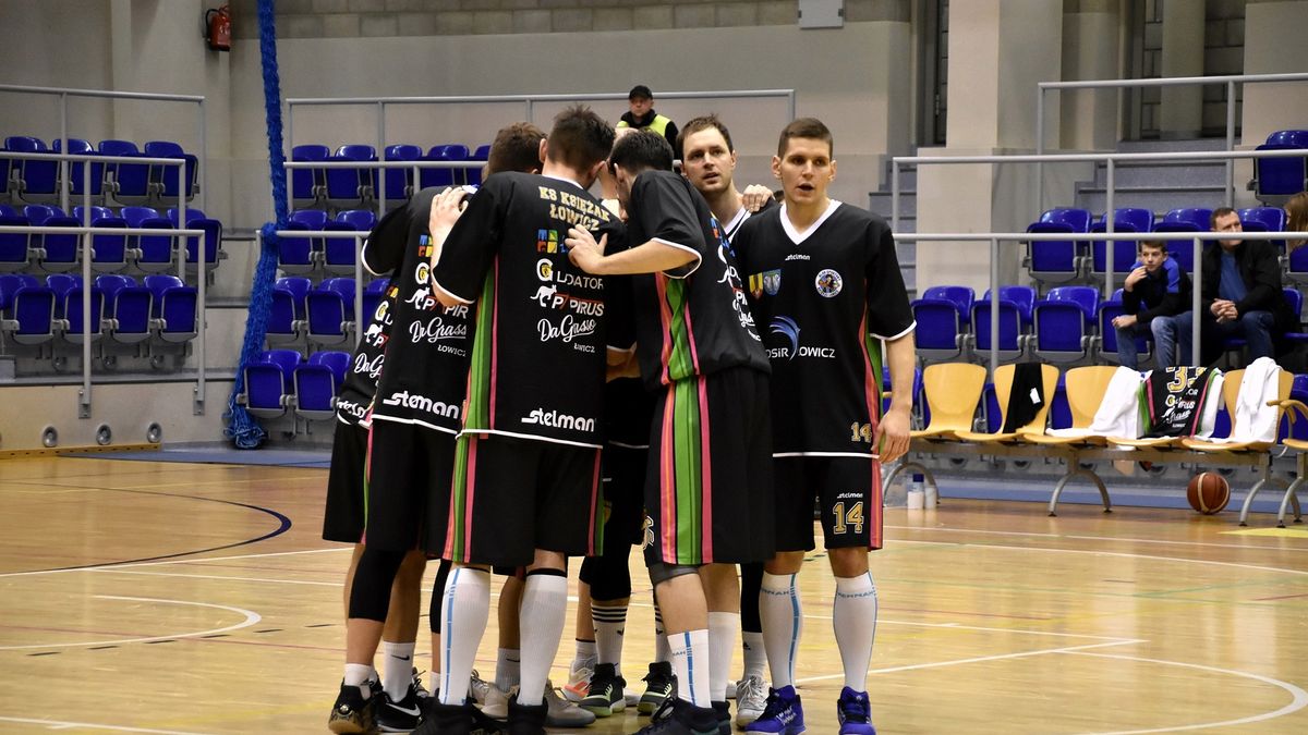 Materiały prasowe / Tomasz Gonsior (GKS Tychy) / na zdjęciu: koszykarze Księżaka Łowicz