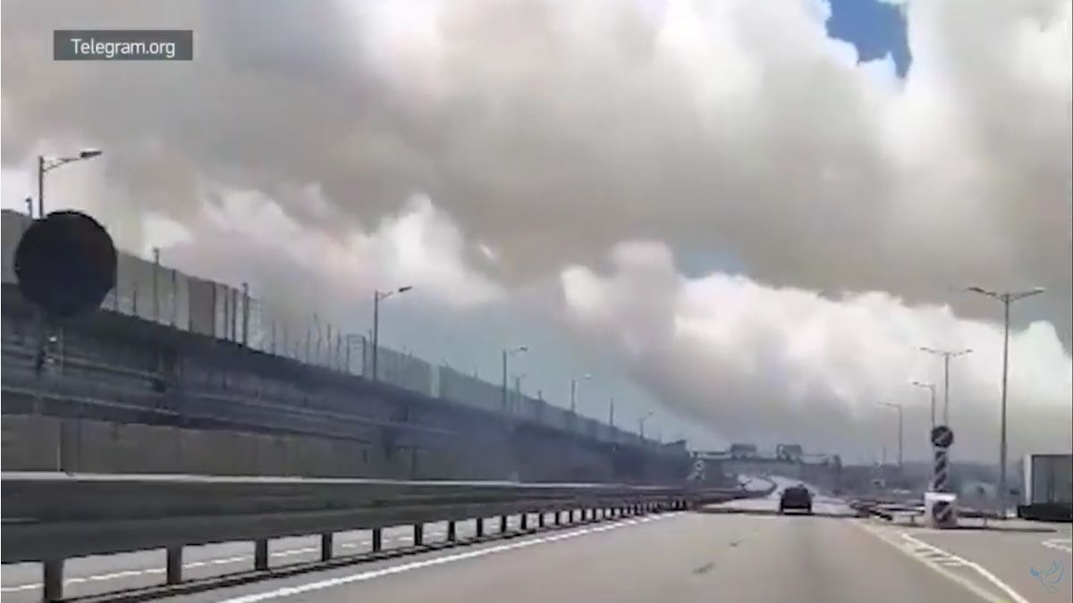 Ogromne kłęby dymu nad Mostem Krymskim. Doszło do wypadku 