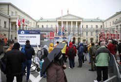 Majówkowa akcja szczepień. Przed punktami tłumy chętnych w kolejkach