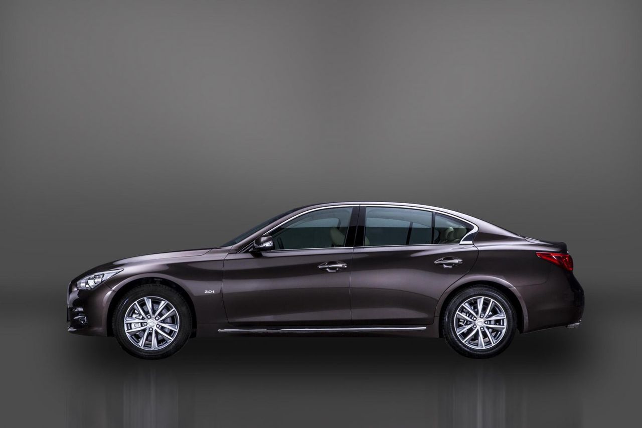 Wydłużone Infiniti Q50L