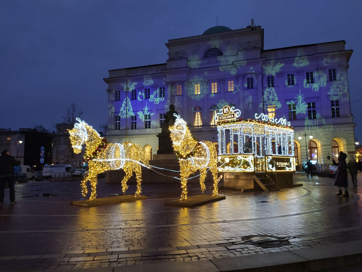 Tramwaj konny przed pałacem Staszica jest tegorocznym hitem