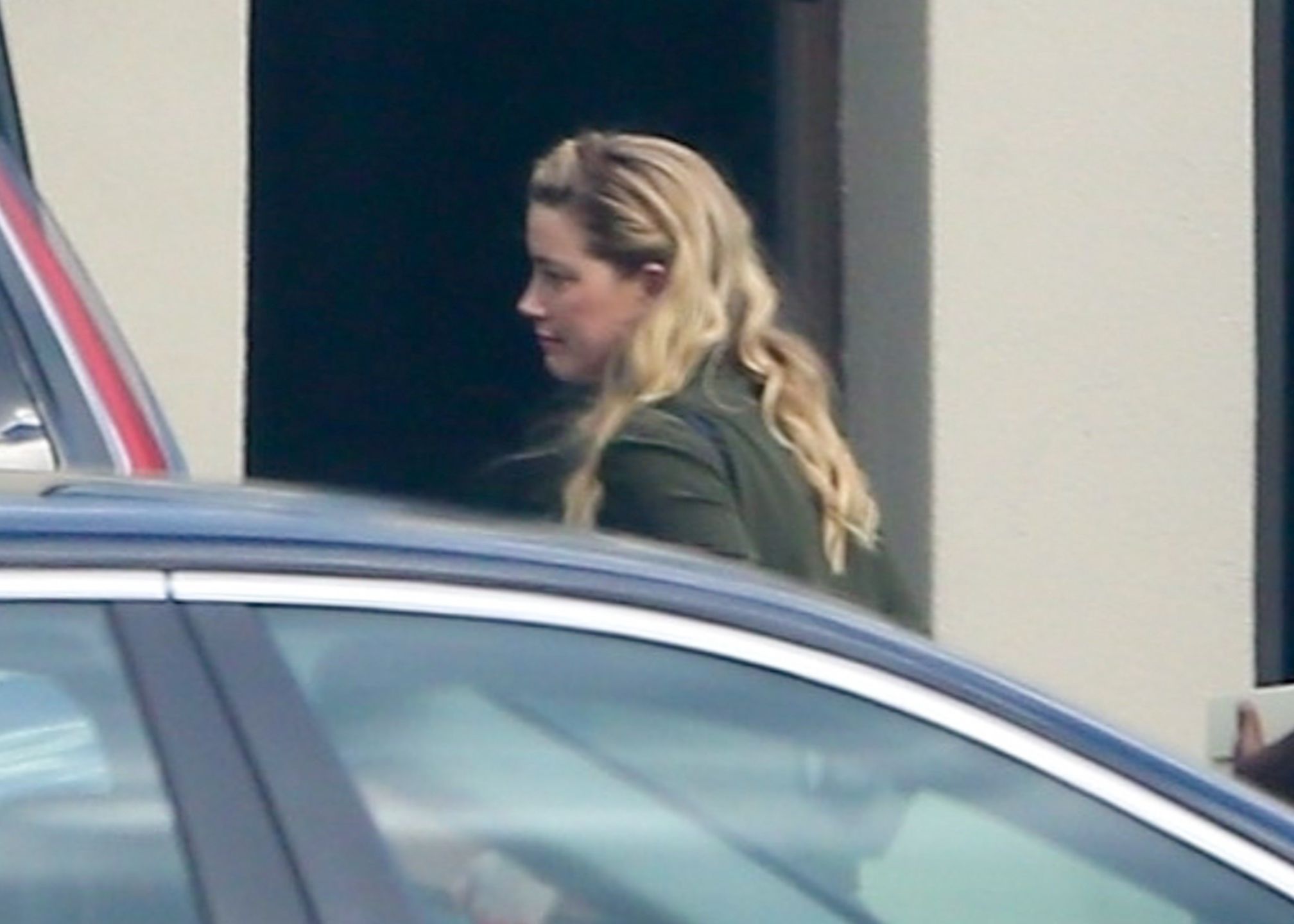 Amber Heard wysiada z prywatnego samolotu na pierwszych zdjęciach od zakończenia procesu