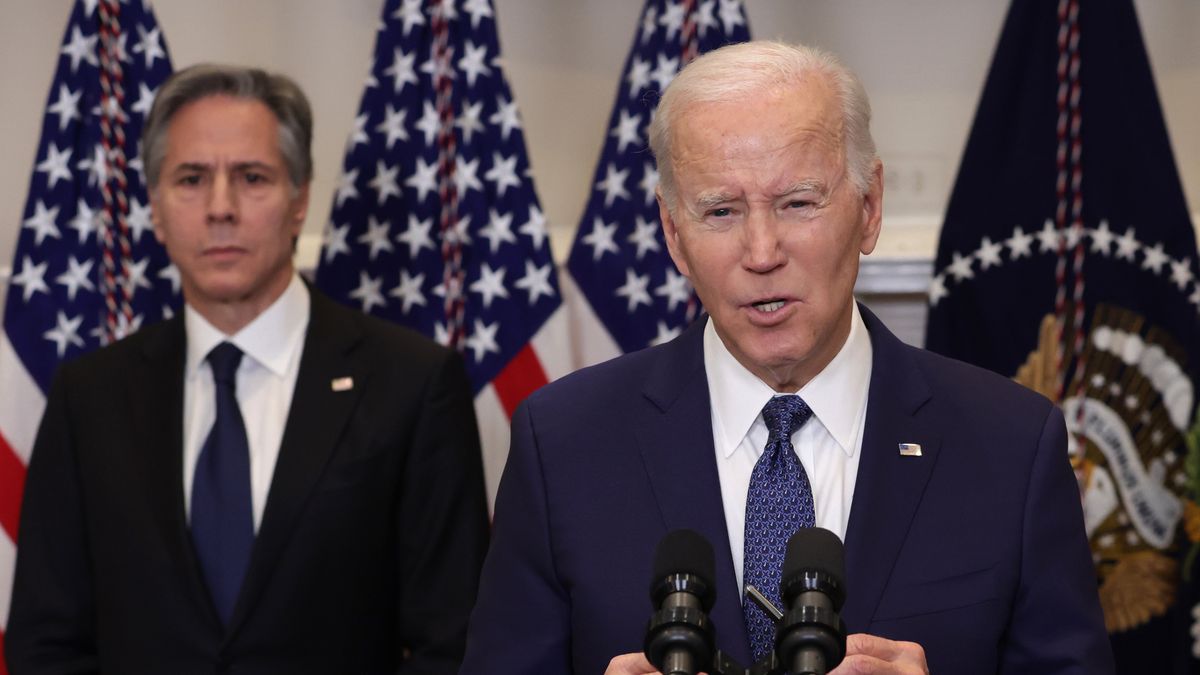 WASHINGTON, DC - JANUARY 25:  U.S. President Joe Biden makes an announcement on additional military support for Ukraine as Secretary of State Antony Blinken listens in the Roosevelt Room of the White House on January 25, 2023 in Washington, DC. President Biden said the U.S. will send 31 M-1 Abrams tanks to Ukraine to aid in their fight against Russia after Germany approved the delivery of Leopard 2 tanks to Kyiv.  (Photo by Alex Wong/Getty Images)