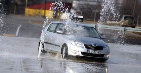 Dodatkowe kursy, ograniczenia prędkości i większe koszty. Będzie trudniej o prawo jazdy