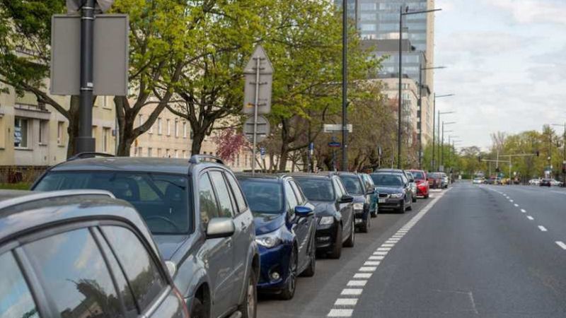 Warszawa. Parkowanie na ulicy funkcjonuje już w kilku miejscach stolicy