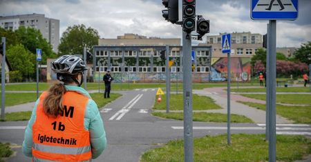 Odwozisz dzieci do szkoły? Od pewnego wieku nic gorszego robić nie możesz