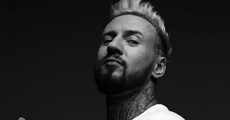 Zawodnik Fame MMA wytatuował sobie twarz. Zobacz jego przemianę