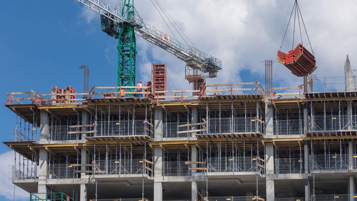 Deweloper opóźnia oddanie budynku. "Zrujnowane życiowe plany"