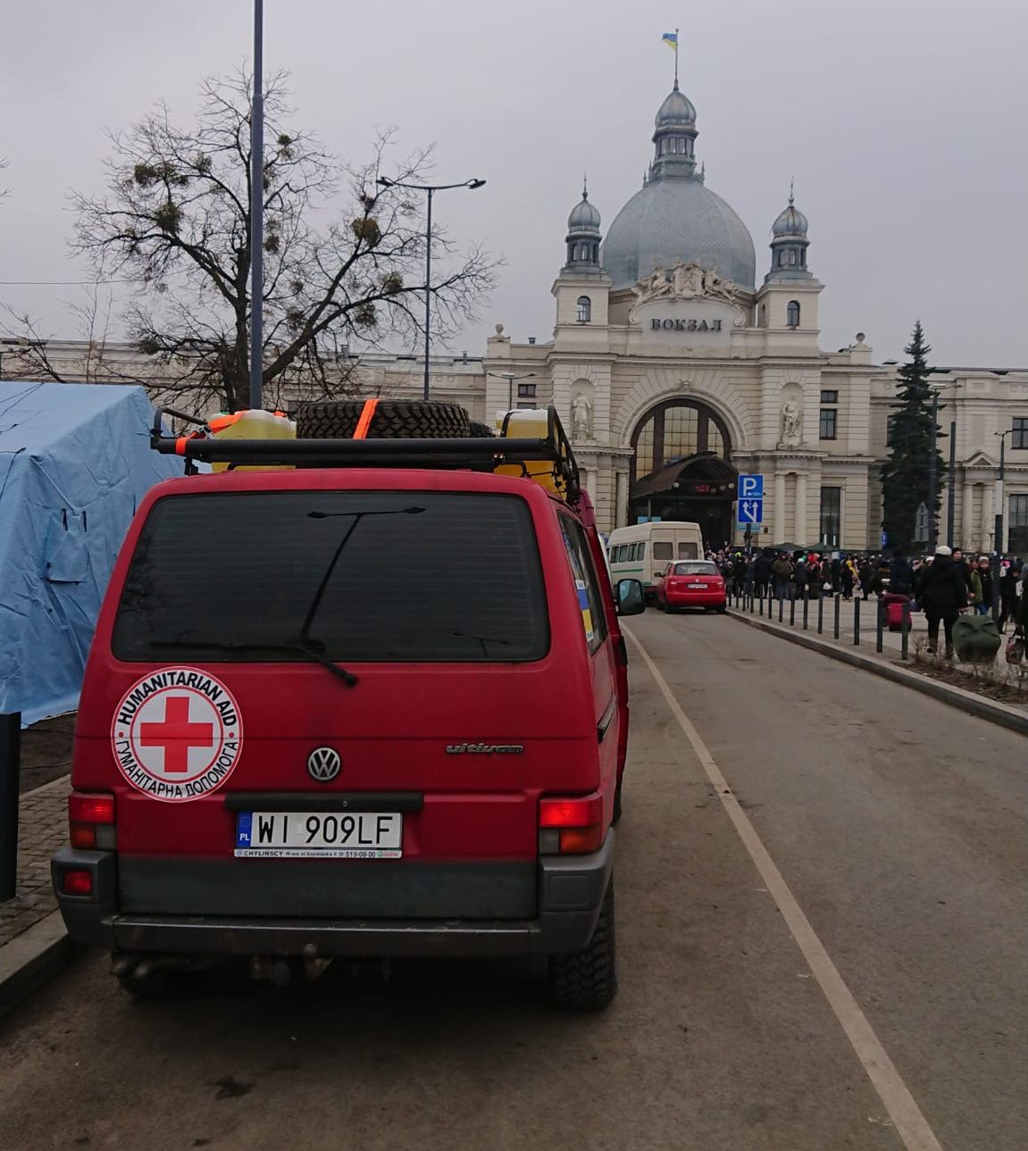 Polacy i Volkswagen Multivan T4 niosą pomoc w Ukrainie