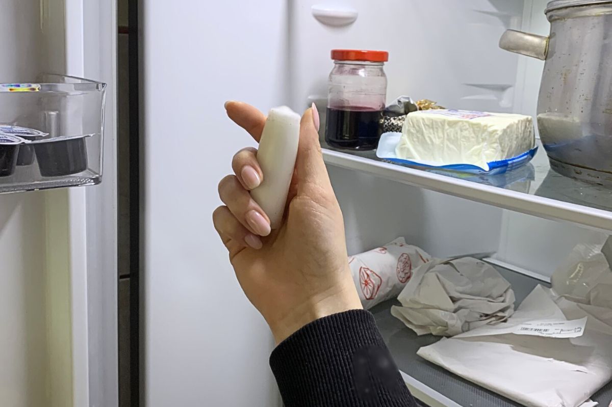 The hidden weapon against fridge odors and stubborn stains