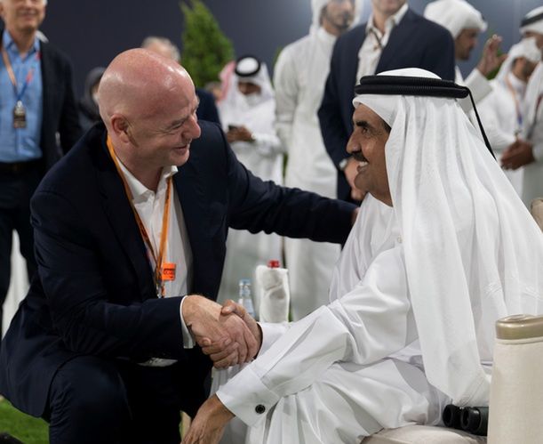 Prezydent FIFA Gianni Infantino i emir Kataru Hamad Al Sani