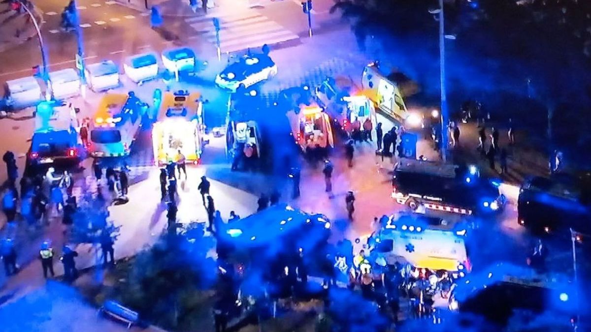 Twitter / mossos / Na zdjęciu: karetki na miejscu wypadku w Barcelonie
