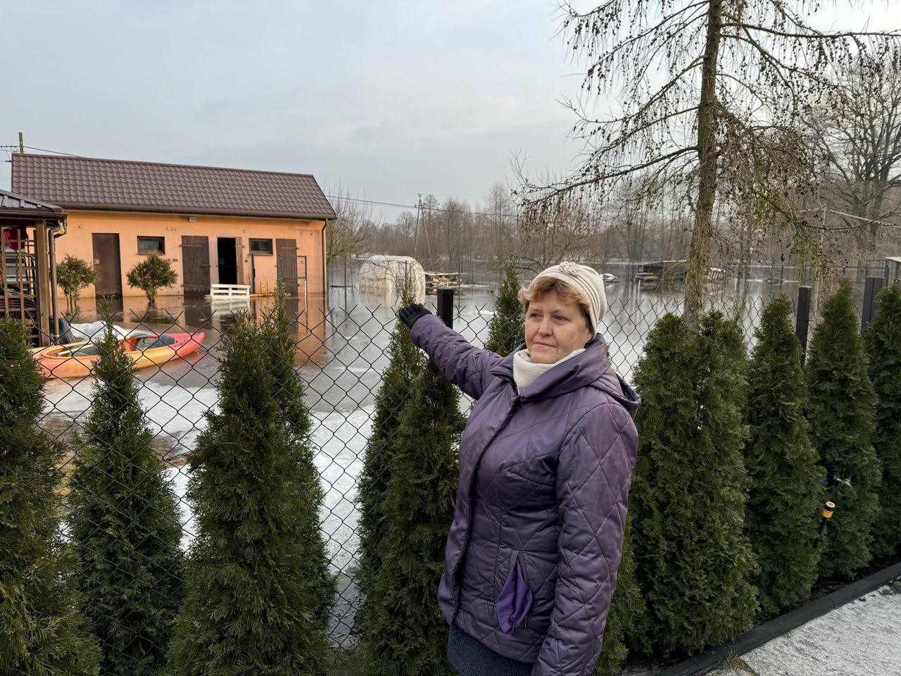 Mieszkanka Drogoszewa pokazuje nam swoje podwórko