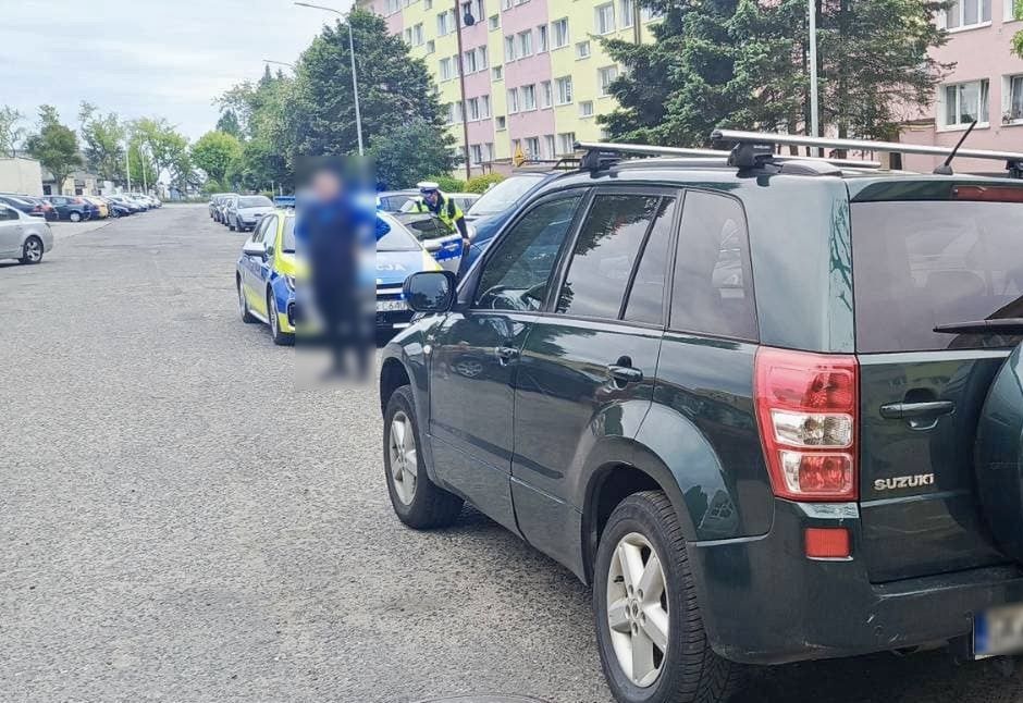 Ojciec chciał pokazać synowi, jak się parkuje. Obaj byli pod wpływem alkoholu