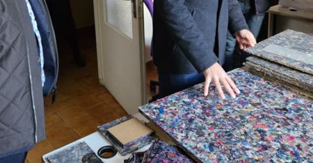 Czesi wpadli na pomysł. Zamienią stare ubrania w płyty budowlane