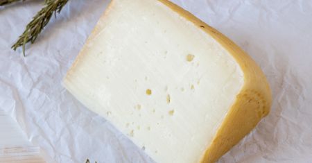 Wszyscy zachwycają się halloumi i fetą, a nie znają innego sera. Grecki skarb