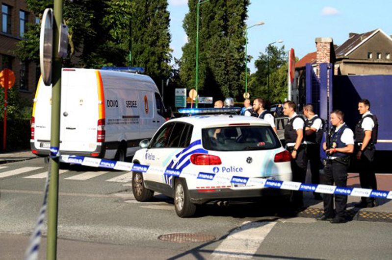 Nożownik zaatakował dwóch policjantów w Brukseli