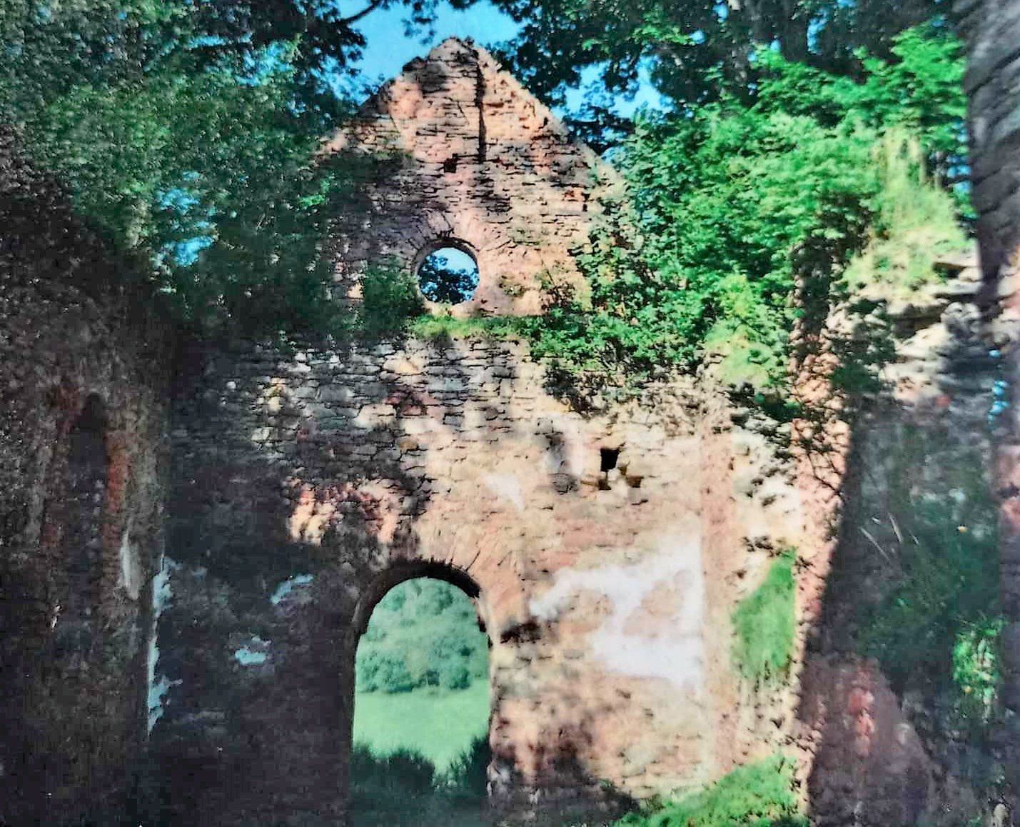 To w tych ruinach dawnej cerkwi odbył się ślub