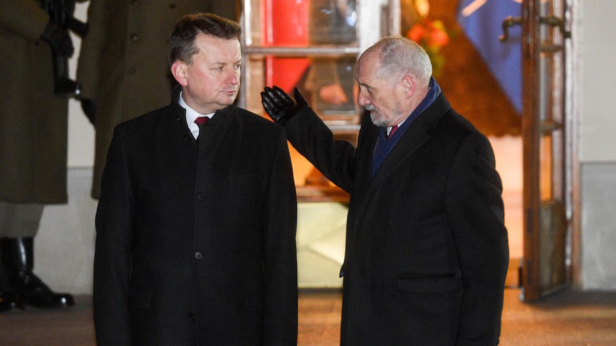 Nowy minister Błaszczak podziękował we wtorek Macierewiczowi za wysiłki i zapewnił o kontynuacji jego polityki.