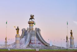 Turkmenistan. Prezydent odsłonił nowy pomnik w stolicy. Polacy mogliby się zdziwić