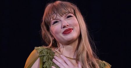 Para zaręczyła się na warszawskim koncercie Taylor Swift. Swifties wrzucili nagranie do sieci. Romantycznie? (WIDEO)
