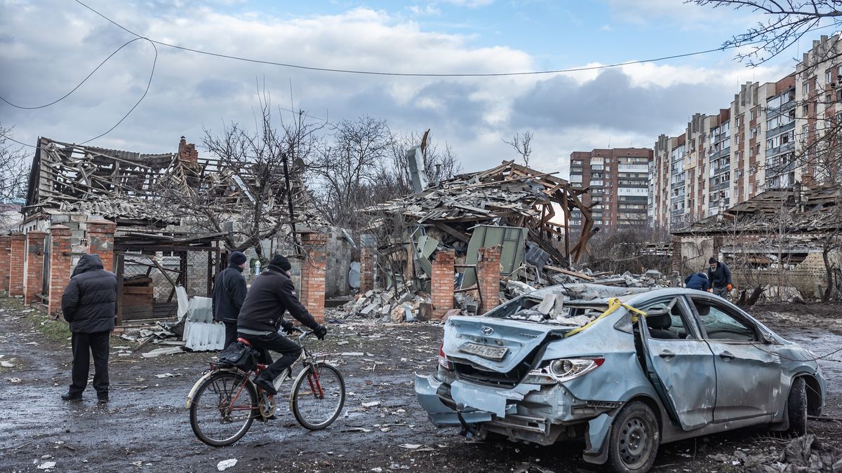 Aftermath of Russian strike in Sloviansk
SLOVIANSK, UKRAINE - JANUARY 10: General view of the heavily damaged and partially destroyed houses and a damaged car after Russian bomb strike that left five people injured in Sloviansk, Ukraine, on January 10, 2026. (Photo by Diego Herrera Carcedo/Anadolu via Getty Images)
Anadolu
war continues, russia-ukraine, drone attacks, damaged houses, damage, russia-ukraine war, attacks, civilians, russian attacks, attakcs