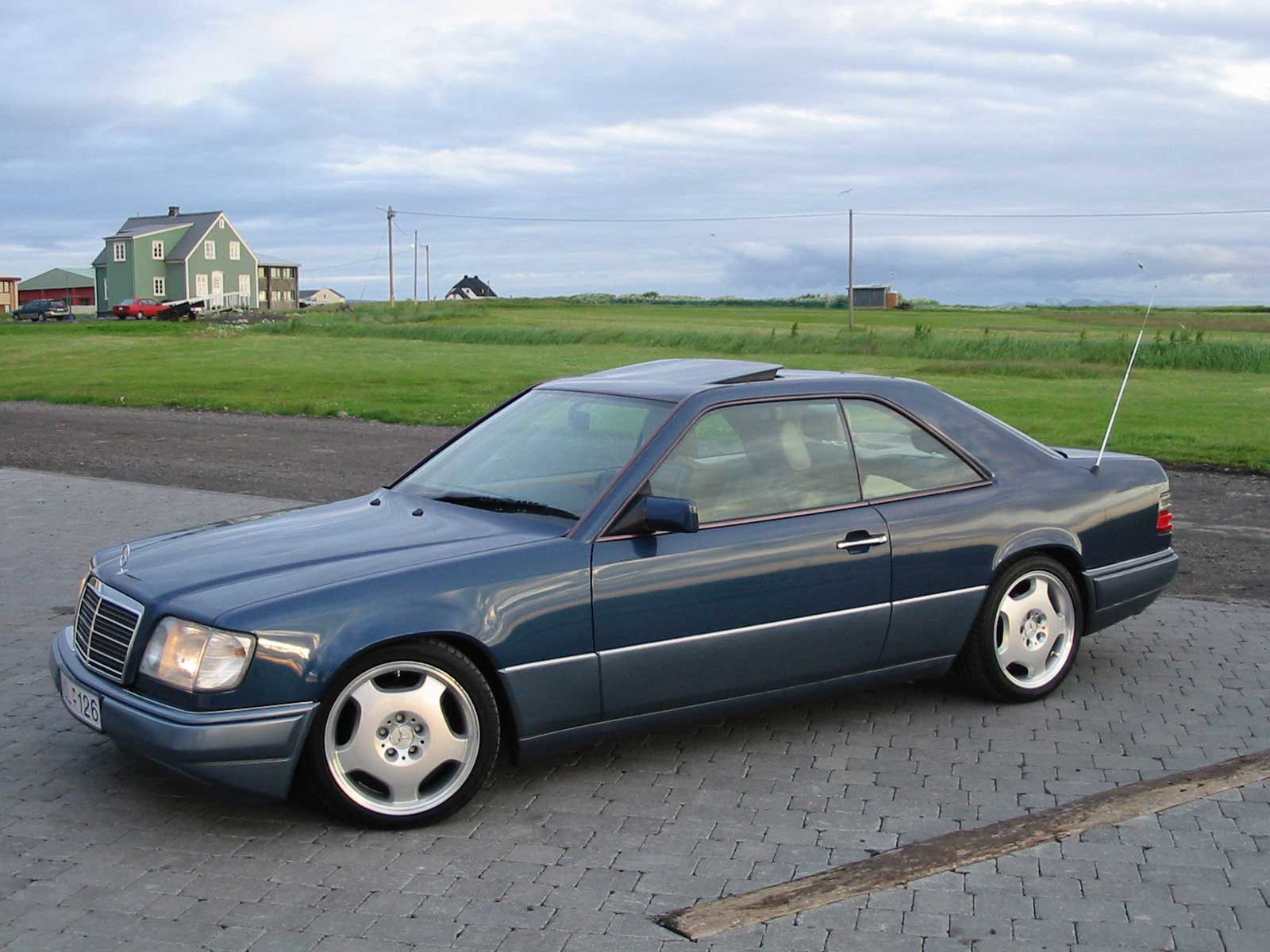 Mercedes 300CE (W124)