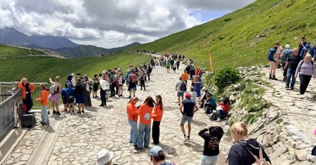 Tatry pełne turystów po poprawie pogody. Długie kolejki na szlakach