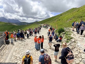 Tatry pełne turystów po poprawie pogody. Długie kolejki na szlakach