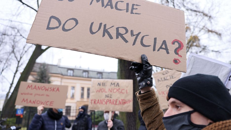Protest przed siedzibą Trybunału Konstytucyjnego w dniu planowanej rozprawy o dostępie do informacji publicznej
