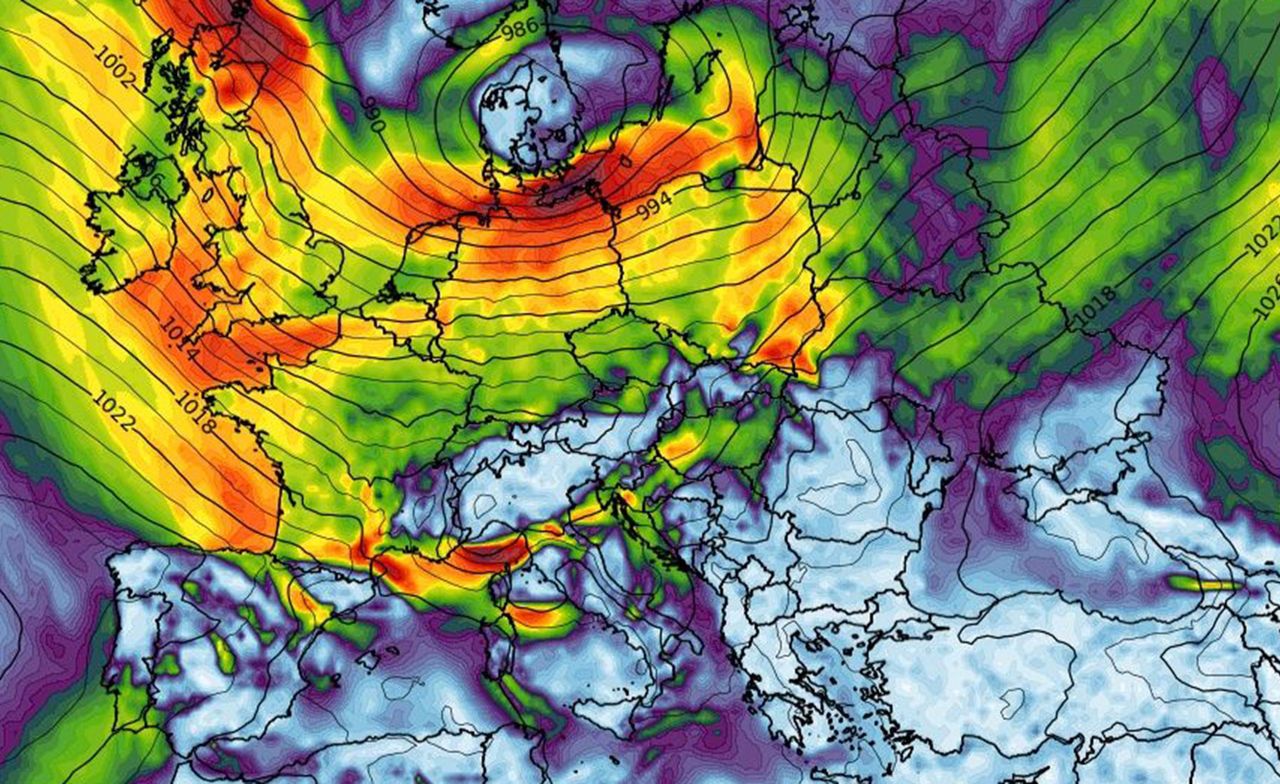 Pogoda. Wichury i burze w weekend. IMGW: będzie niebezpiecznie (wxcharts.com/twitter.com)