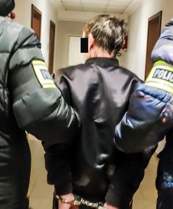 Oszust namówił kobietę, by zrzuciła mu z balkonu 12 tys. zł. Niedługo potem dopadła go policja