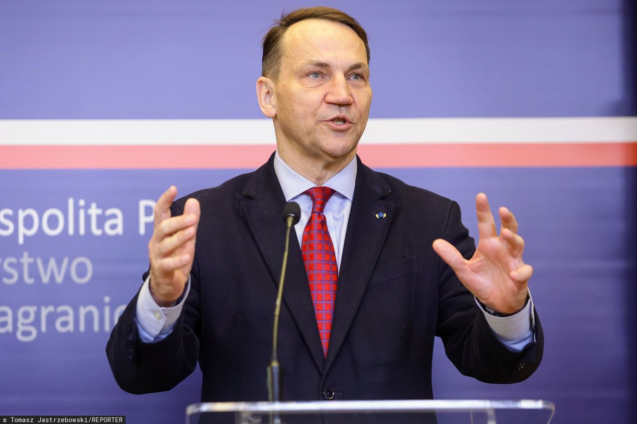 Rosyjska rakieta nad Polską. Sikorski dzwoni do NATO