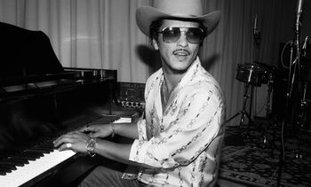 Bruno Mars miał dziesięć lat. Oddał trzydzieści minut [RECENZJA]