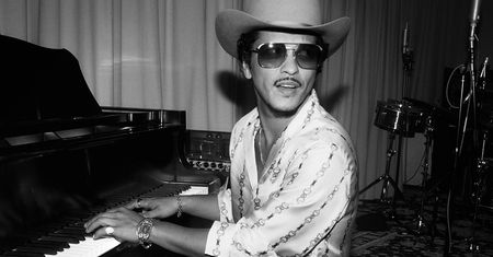 Bruno Mars miał dziesięć lat. Oddał trzydzieści minut [RECENZJA]