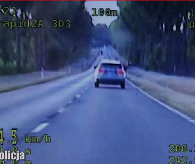 Kierowca lexusa pędził ponad 200 km/h. Dostał słony mandat